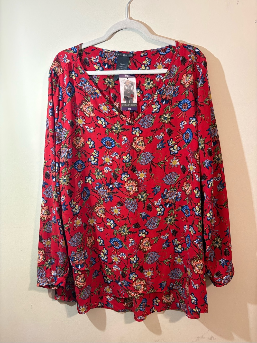 Chelsea & Theodore blouse women’s 2X Red Floral Crossover V-neckline long sleeve